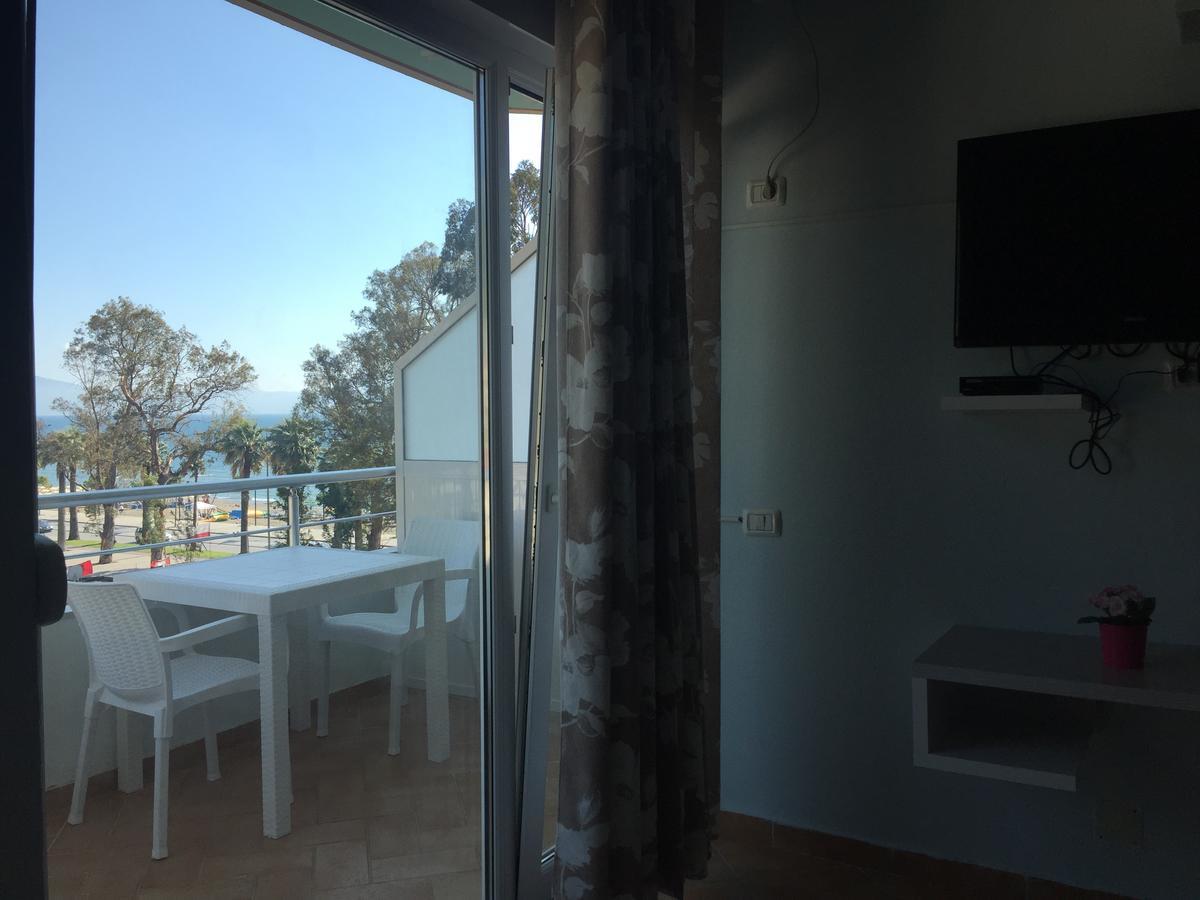 Lungomare Seaview Apartamento *